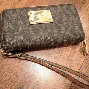 Michael kors wallet